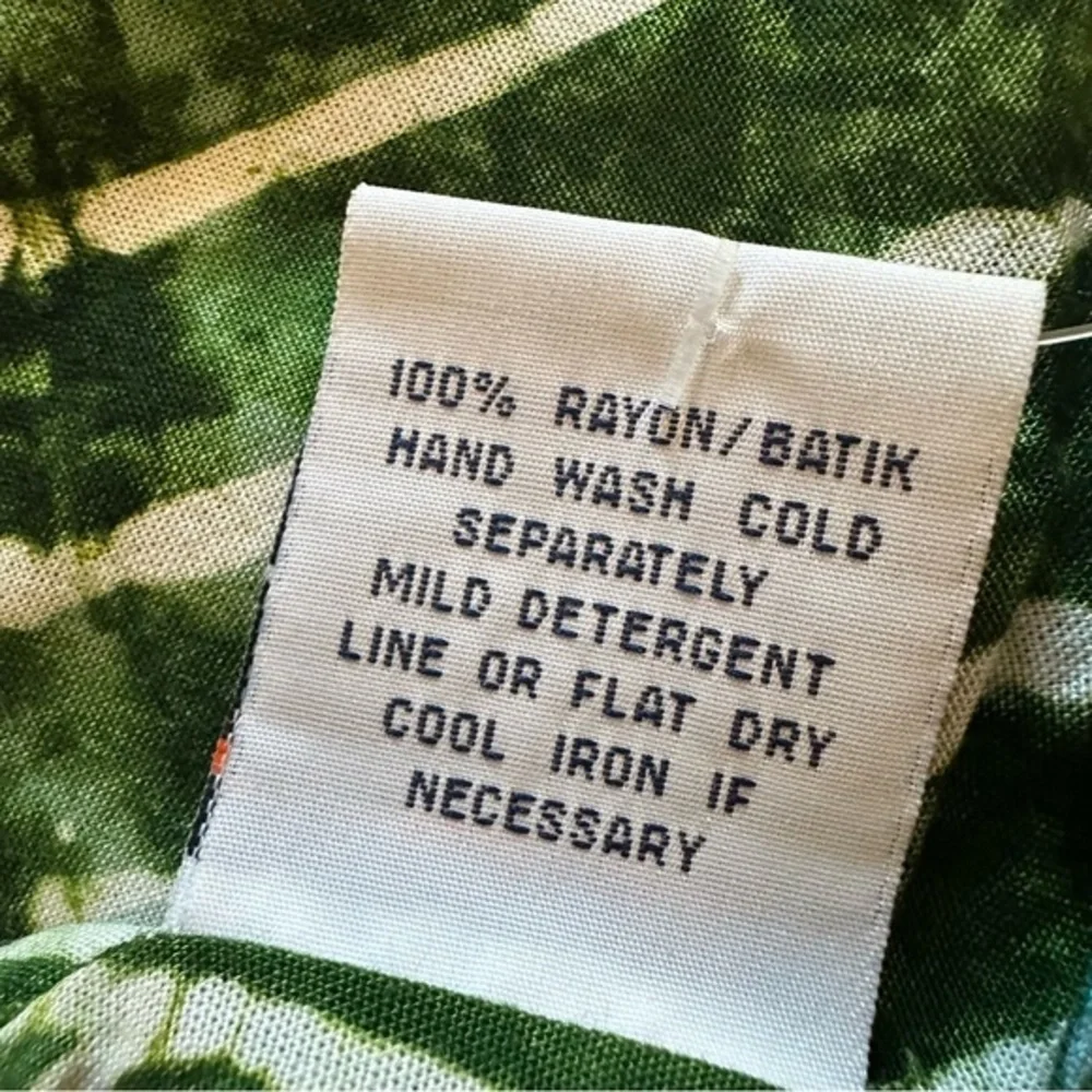 NWT beautiful Green Floral Indigo Blue Scarf‎